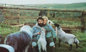 Paul y Linda McCartney en escocia detenidos