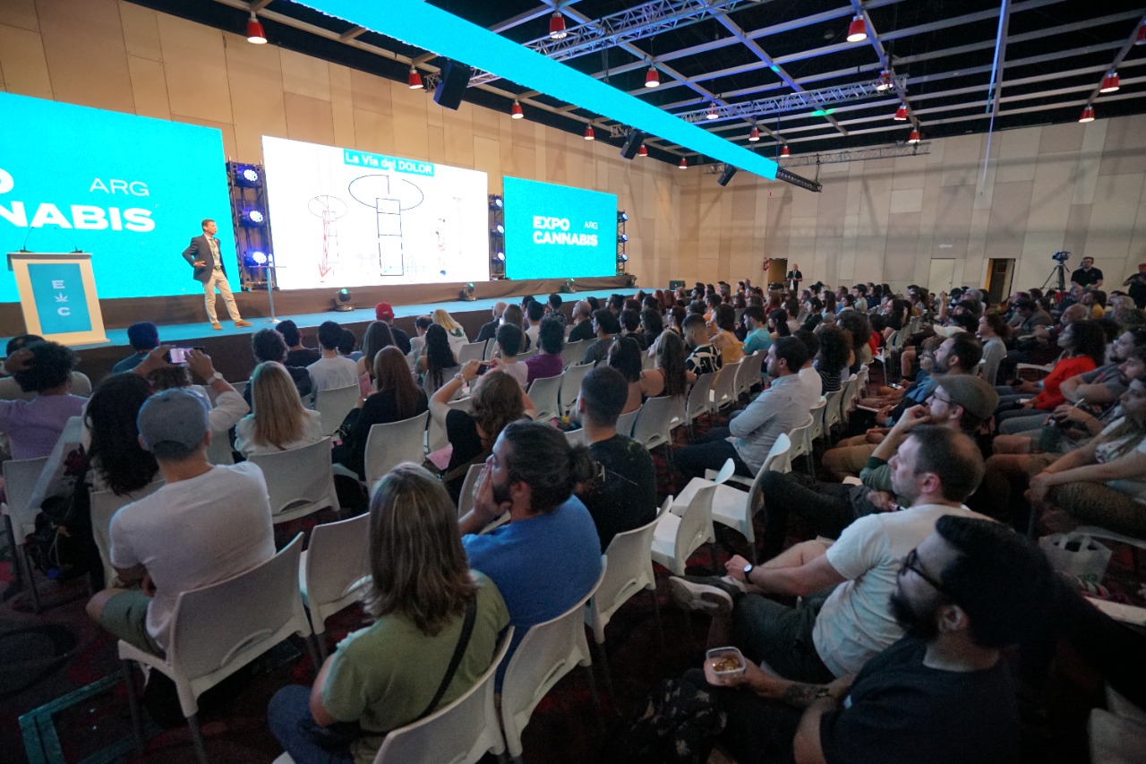 Hubo conferencias sobre cannabis medicinal colmadas de público